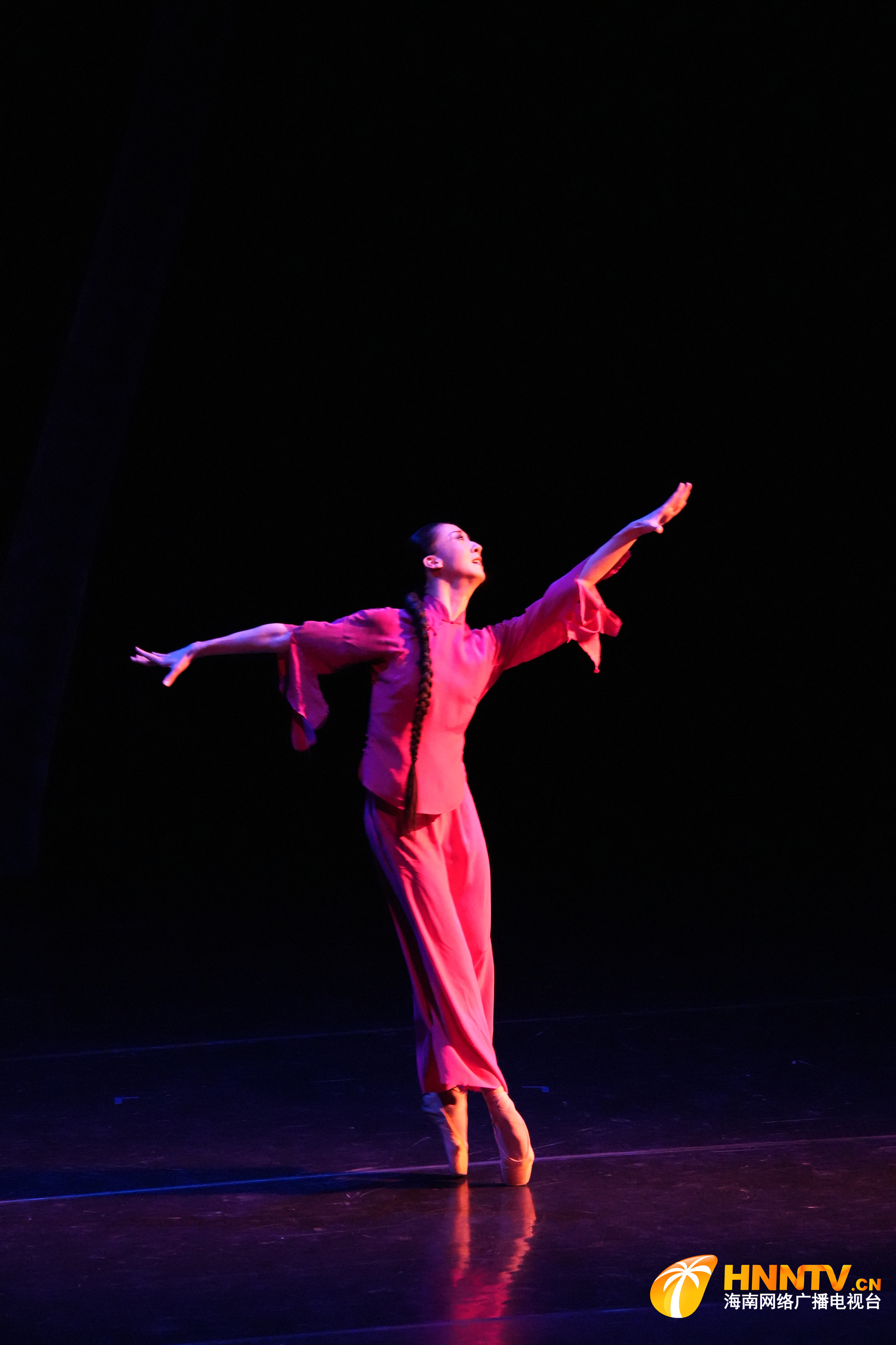 中央芭蕾舞团《红色娘子军》首演60周年纪念演出海口首站震撼开演