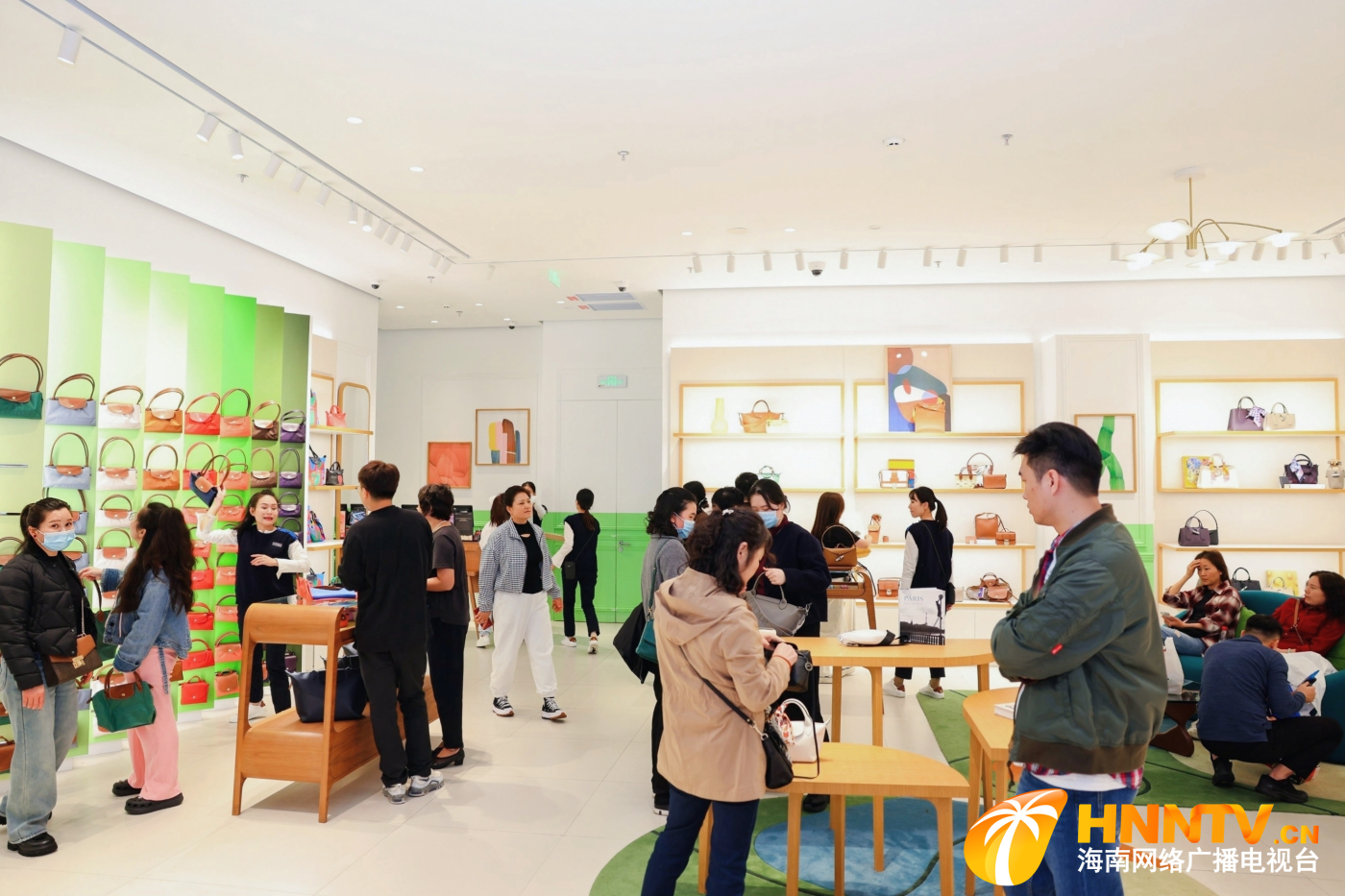 为主会场提供有效的品牌补充;新消费场景体验区则通过品牌