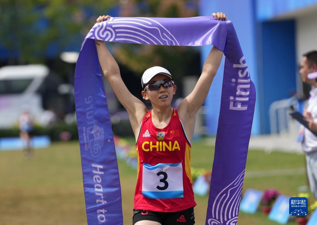 现代五项中国选手张明煜边雨霏分获女子个人决赛金牌铜牌