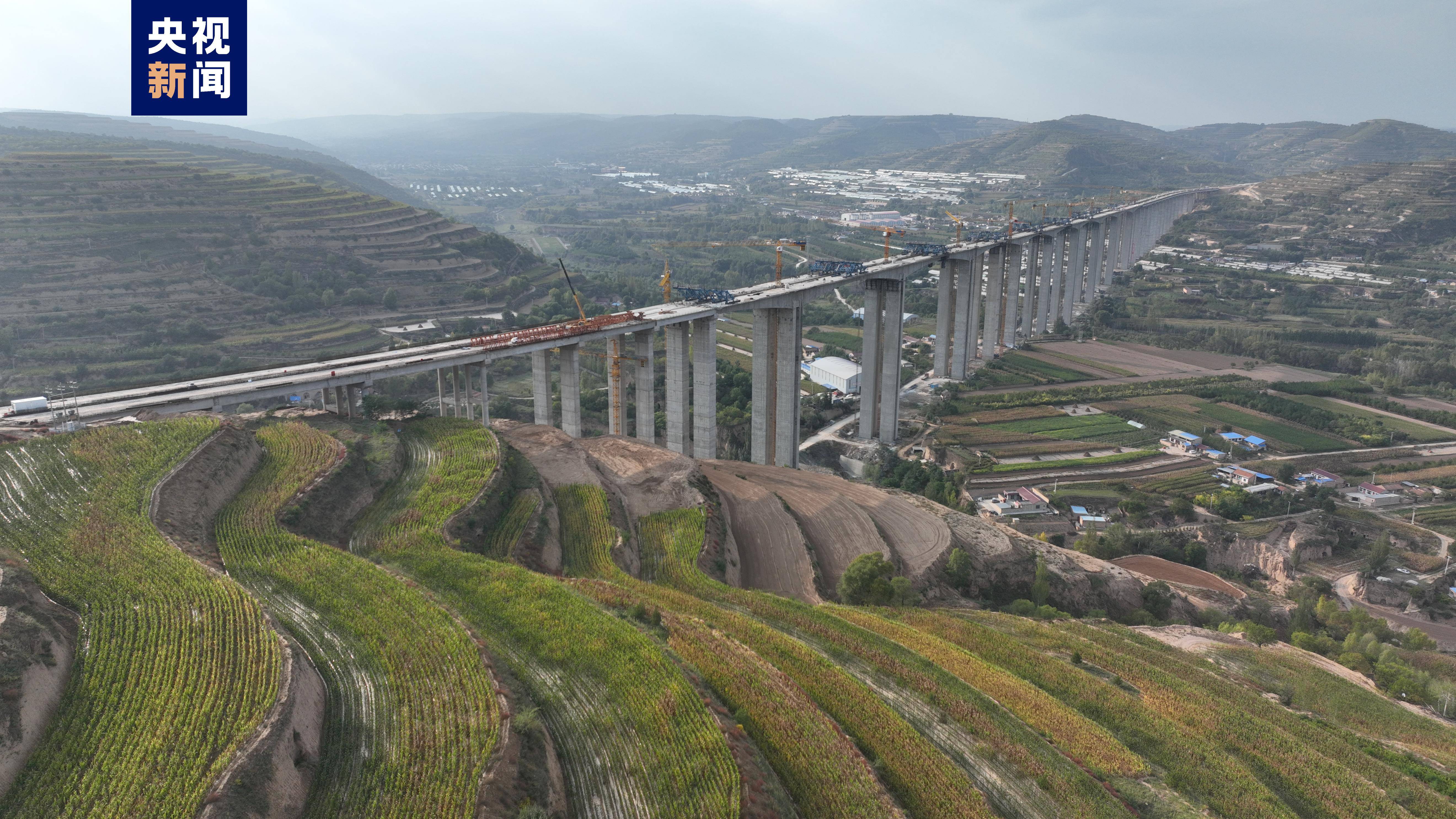 宁夏最高公路大桥主体完工