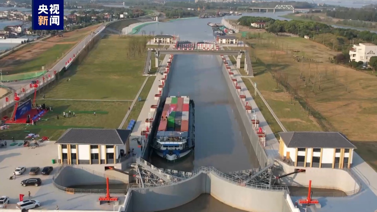 裕溪一线船闸扩容改造工程建成通航