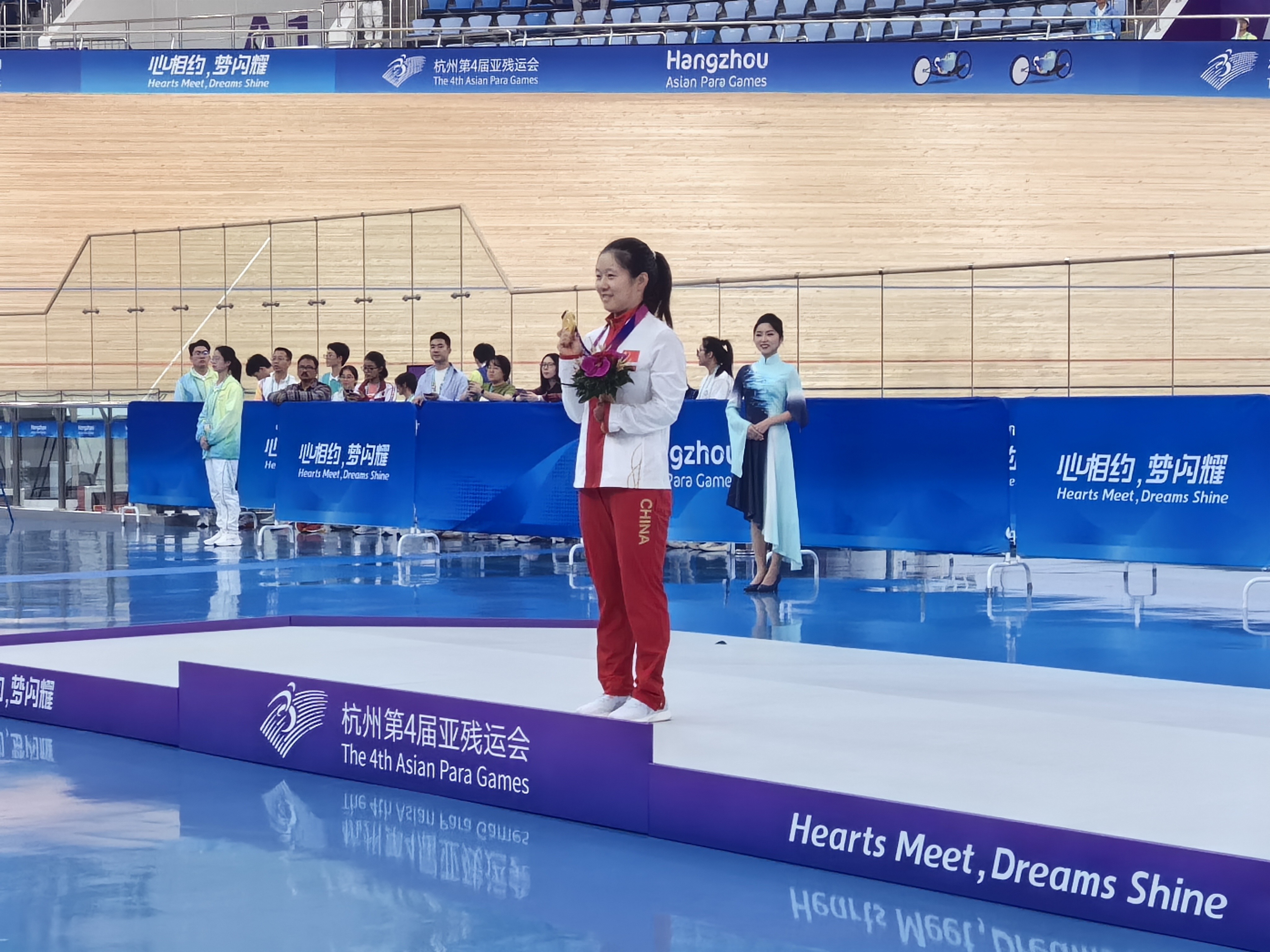 杭州亚残运会的领奖台好有爱