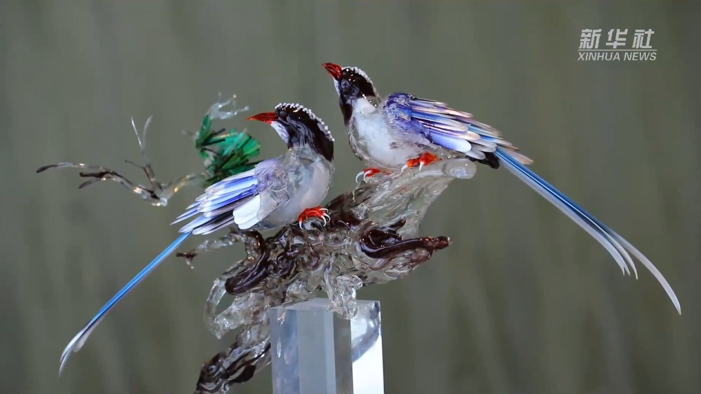 "90后"糖艺师崔久祥所制作的糖画,多以中国元素为表达对象.