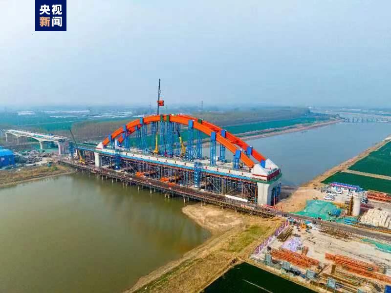 济滨高铁是国家铁路网"八纵八横"快速通道主骨架京沪,青太通道的重要