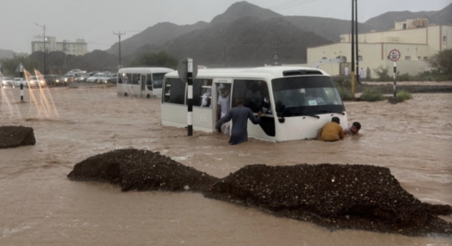 阿曼暴雨洪水灾害已造成18人死亡
