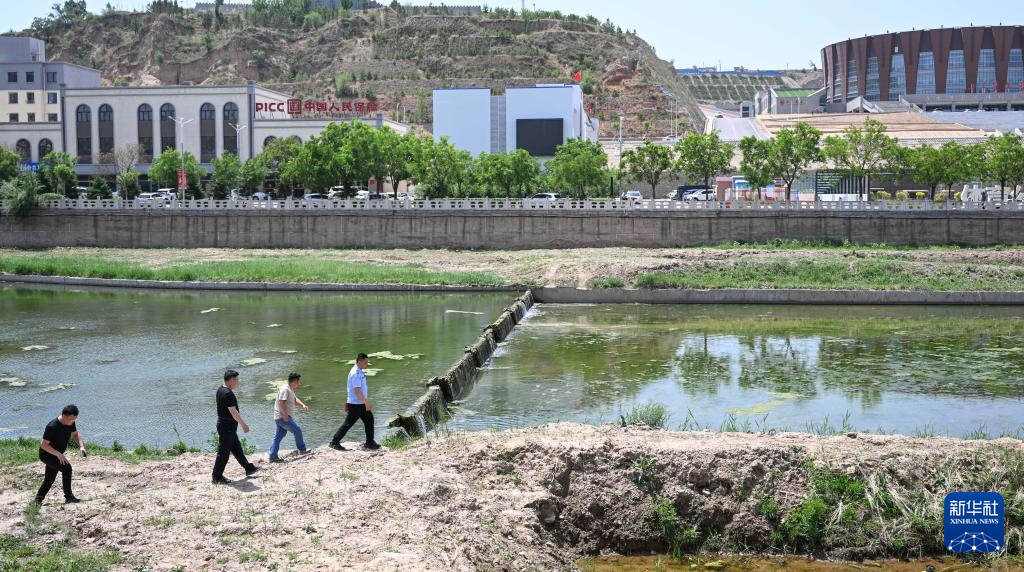市应急管理局联合水务,住建等多部门开展防汛抗旱检查,对黄河,水库