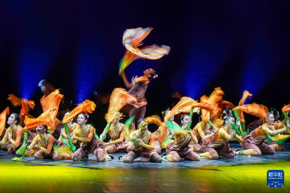 第十三届中国舞蹈"荷花奖"颁奖典礼在南京举行