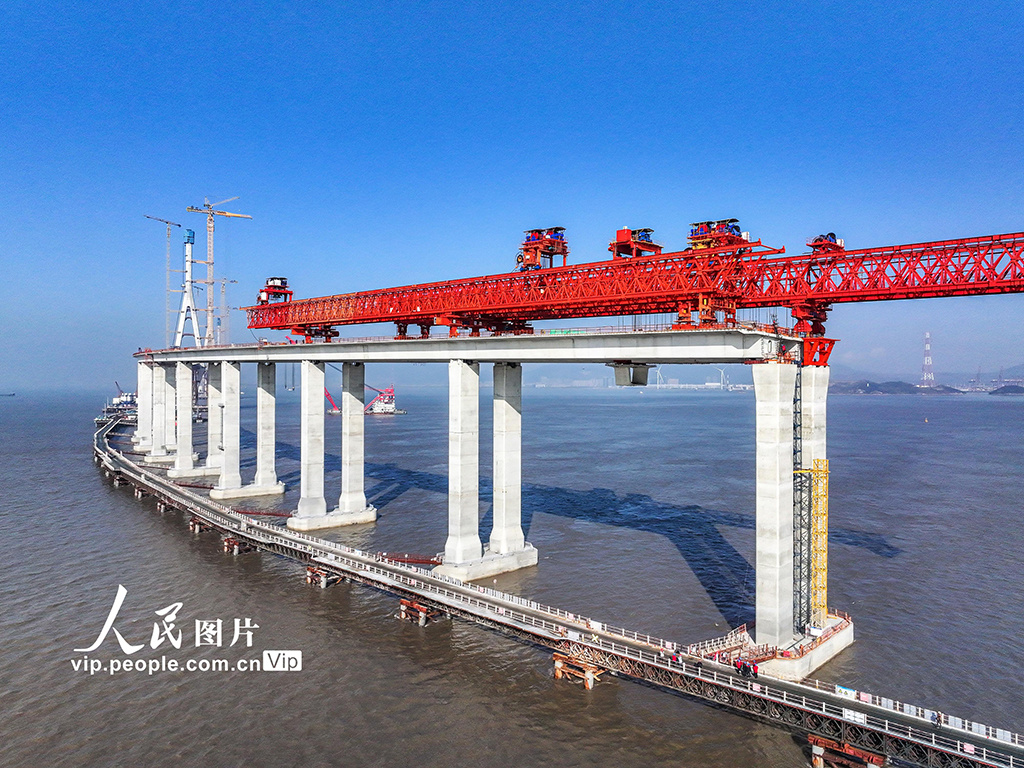 浙江舟山:青龙门大桥东引桥架设完成